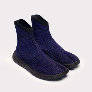 Metallic purple tabi sneakers